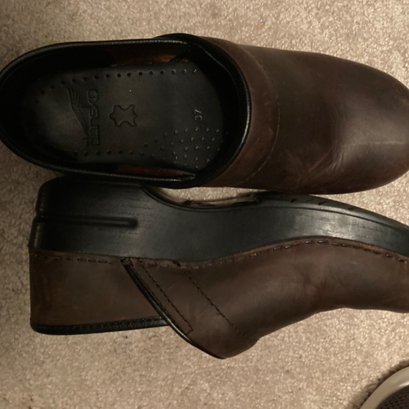 Clogs - Picture 2 of 3